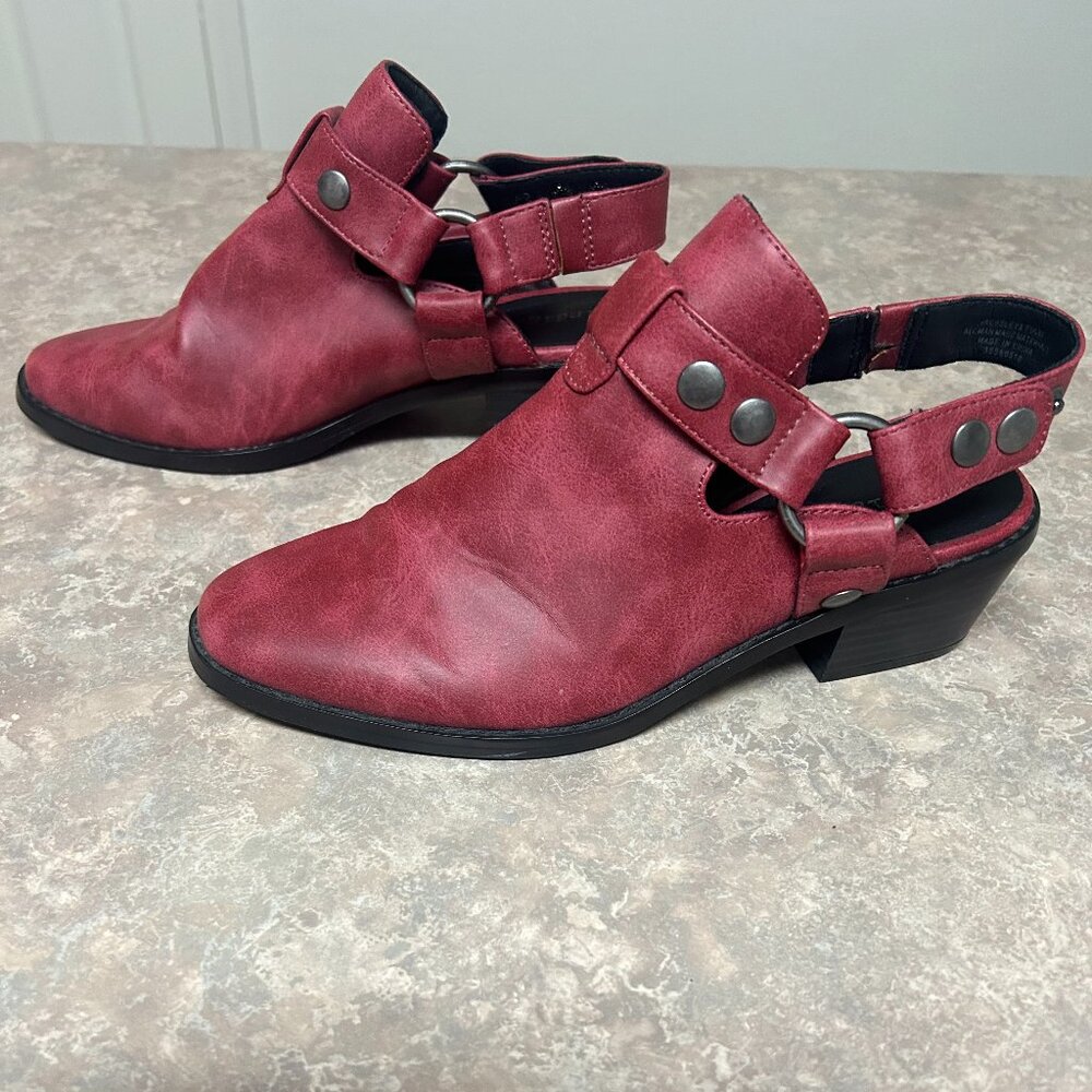 Indigo Rd red slip in mules with snap closure strap, ladie's size 7 1/2 M - Picture 2 of 7